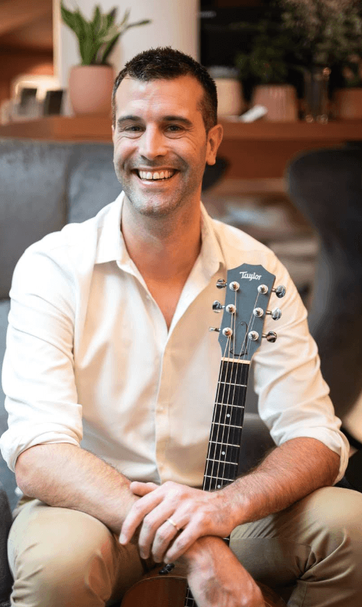 Jakke, professeur de guitare à Paris