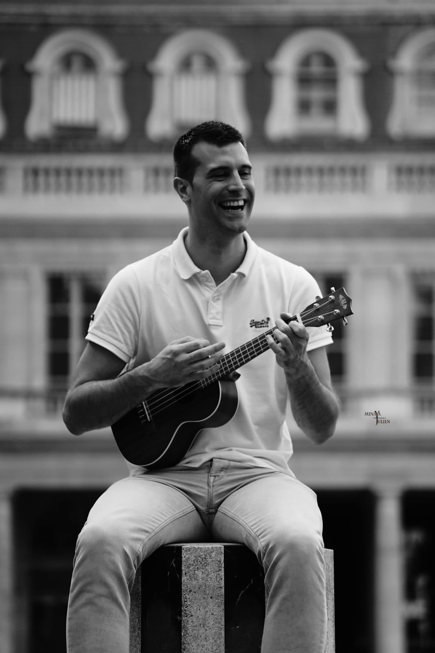 Jakke, professeur de guitare à Paris